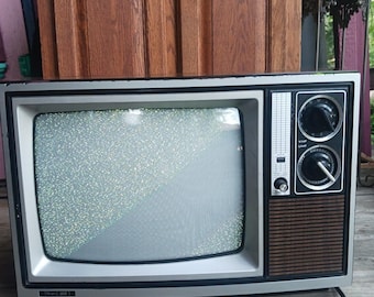Vtg Sears Solid State crt TV vhf uhf 1983 color Woodgrain Gaming Retro 40262