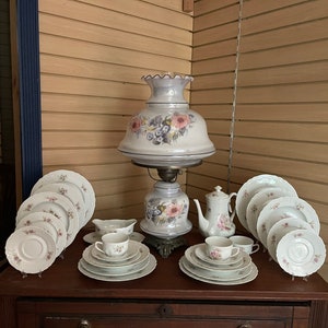 Conjunto de louça floral Royal Limoges França em porcelana óssea