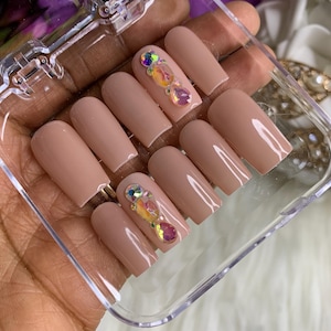Nude/Rhinestone/Crystals/Handmade press ons/Simple Elegant/Gel nails/Medium Square