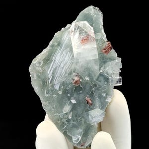 Naturlig spetsig apofyllitkluster på kalcedonmineraler #S145