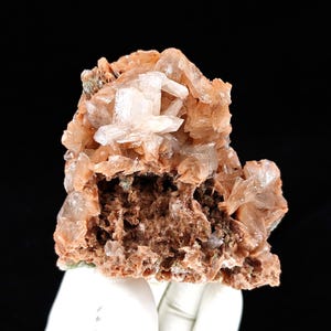 Naturlig röd heulandit med stilbitmineraler på kalcedonmineraler #703