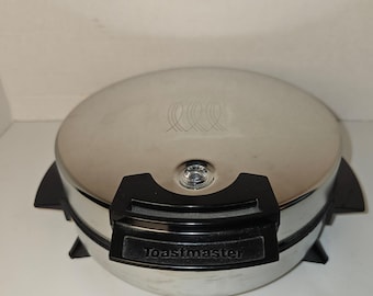 Toastmaster W252H Round Waffle Baker Maker Chrome 650W 7 Inch Grid Vintage