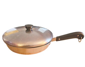 Sartén Revere Ware de 10 pulgadas, anterior a 1968, con fondo revestido de cobre y tapa de acero inoxidable.