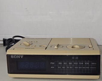 vintage MCM sony dream machine ICF-C5W fm/am digital clock radio woodgrain cream