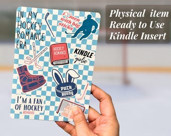 Funda transparente para Kindle con temática de romance de hockey, inserto para lector electrónico, funda transparente para Kindle con temática de romance deportivo, accesorio para Kindle con cuadros azules para amantes de los libros