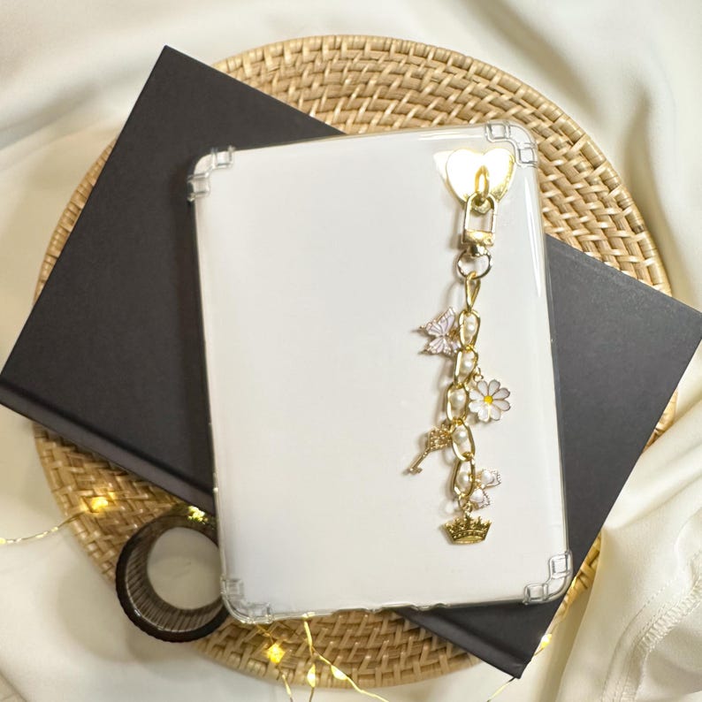 Cadena con dije para Kindle, color blanco y dorado, para Kindle, accesorio para Kobo, regalo para amantes de los libros, regalo para club de lectura. imagen 3