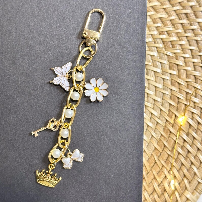 Cadena con dije para Kindle, color blanco y dorado, para Kindle, accesorio para Kobo, regalo para amantes de los libros, regalo para club de lectura. imagen 4