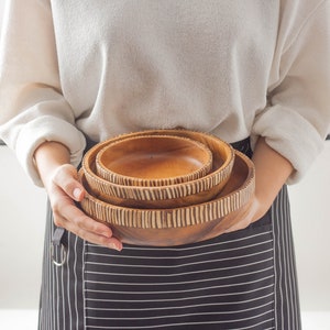 Wooden Serving Bowl with Coconut Shells Inlay Wood Dinning Plate Salad Bowl Serving Bowl Serving Plate Plate Set Wood Bowl Set Set of 3