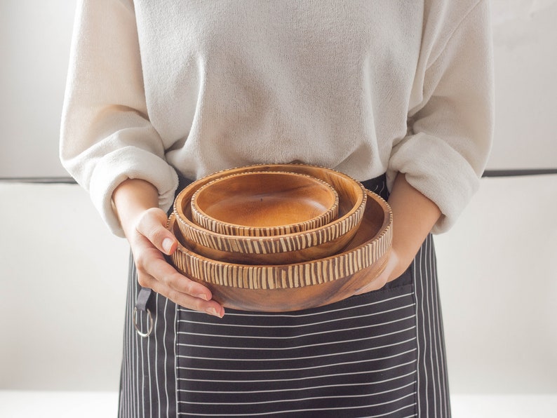 Wooden Serving Bowl with Coconut Shells Inlay Wood Dinning Plate Salad Bowl Serving Bowl Serving Plate Plate Set Wood Bowl Set Set of 3