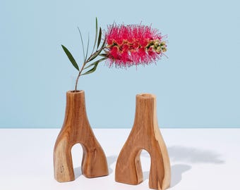 Jarrón de teca hecho a mano con tubo de vidrio – Decoración minimalista para el hogar
