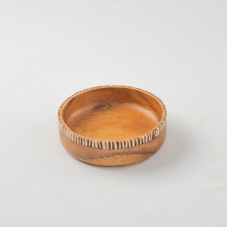 Wooden Serving Bowl with Coconut Shells Inlay Wood Dinning Plate Salad Bowl Serving Bowl Serving Plate Plate Set Wood Bowl Set Small
