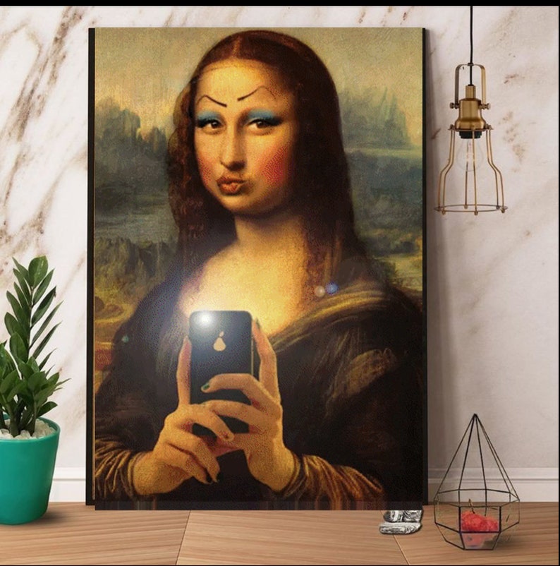 Mona Lisa holding phone Print, Original Oil Painting de vinci Portrait Poster, Vintage Wall Art, Unique Gift image 3