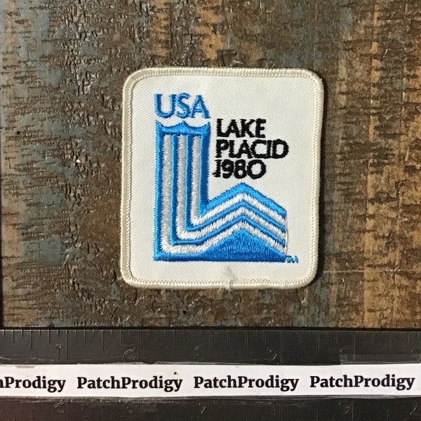 Vintage LAKE PLACID 1980 Winter Olympic Games New York Travel Souvenir Sew-On Patch Olympics