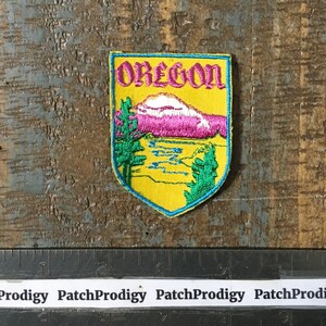 Vintage Oregon Mountain Lake Scenery State Travel Souvenir Sew-On Patch Voyager OR Twill