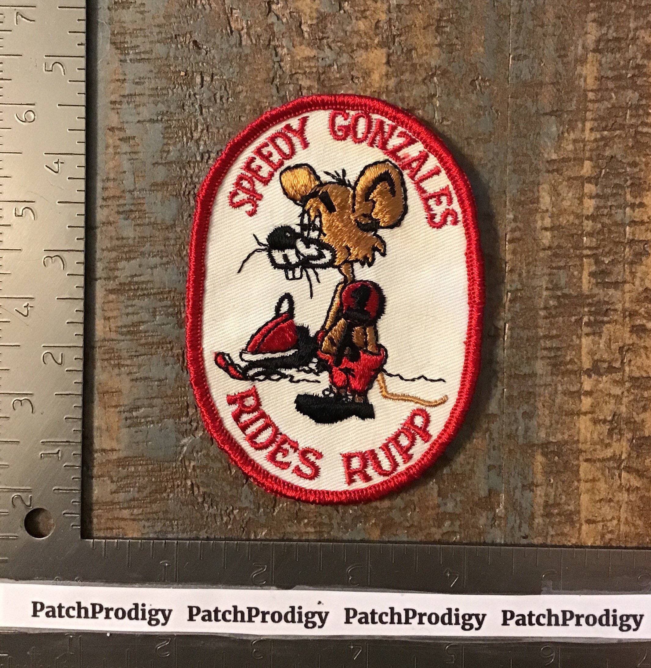 Speedy Gonzales The Mouse Cartoon Character Metal Enamel 1.2 Inches Tall Pin