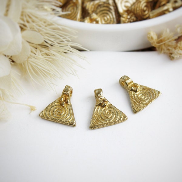 14mm Indian Raw Brass Spiral Triangle Pendant, golden charms, brass charms for making macrame jewelry, Tribal pendants, Boho Ethnic charms