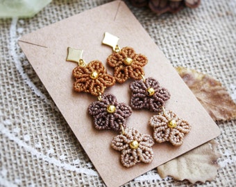 Pendientes macrame con flores de hilo, flores hechas a mano, pendientes largos macrame para ella, flores de otoño, pendientes boho otoñales