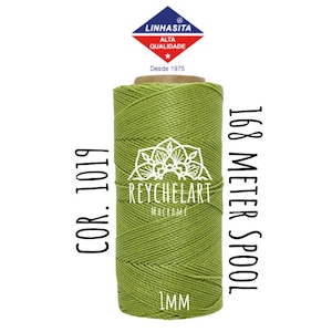 May include: A spool of 1 mm green macrame cord with the text "COR. 1019" and "168 METER SPOOL" on the label. The label also includes the brand name "REYCHELART" and the text "LINHASITA ALTA QUALIDADE" with a star and the text "Desde 1975".