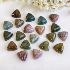 10 mm indisk agat · Mini triangulära cabochoner av natursten · För mikromakramé och smycken ·