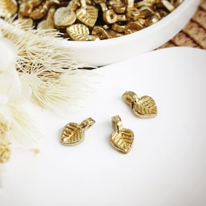 13 mm surowa zawieszka z mosiądzu w kształcie liścia • P A L L A · Ręcznie robiony wisiorek z mosiądzu z Indii do tworzenia biżuterii metodą mikro makramy · Styl etniczny boho •