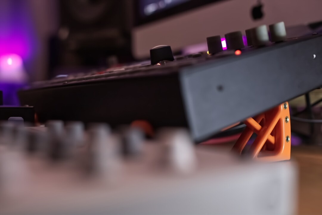 Adjustable Desk Stand for Elektron Octatrack (MKI and Mkii) - Etsy