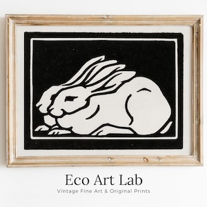 Könnte beinhalten: Schwarz-Weiß-Druck von zwei Kaninchen in einem Holzrahmen. Der Druck ist auf schwarzem Hintergrund und die Kaninchen sind weiß. Der Druck trägt den Titel "Eco Art Lab" und lautet "Vintage Fine Art & Original Prints".