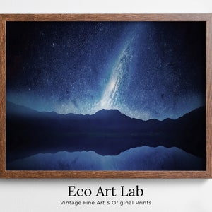 Paisaje de estrellas por la noche sobre montañas, arte de pared imprimible. Impresión de cielo nocturno con descarga instantánea, decoración celestial de la Vía Láctea. Arte de las montañas azules
