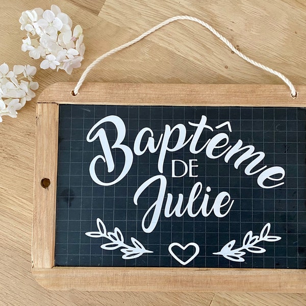 Ardoise vintage en bois personnalisée pour la décoration d’un baptême