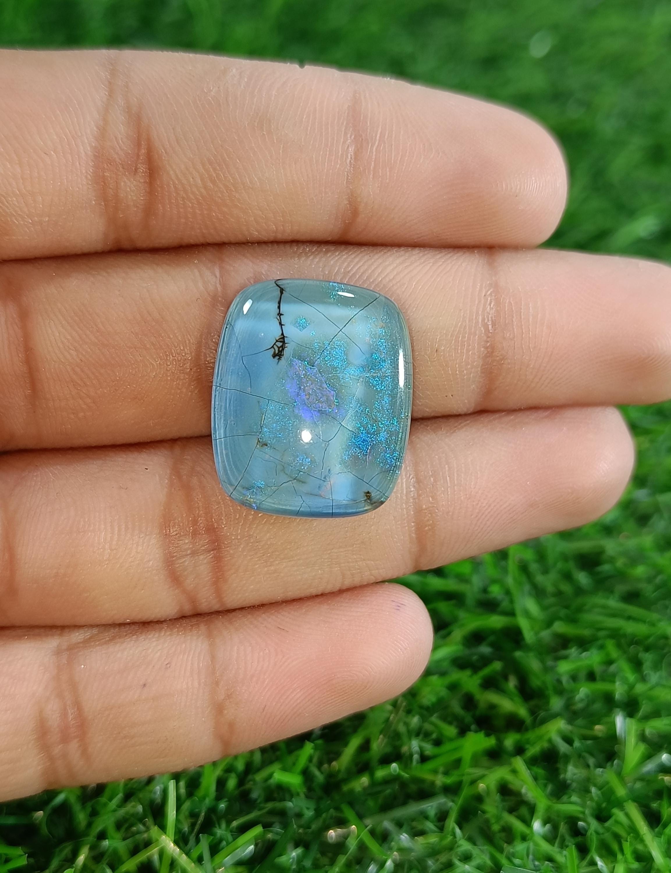 Grande Opale De Feu Monarque 46.25 Carats - Pierre Précieuse Taillée Triangulaire Multicolore