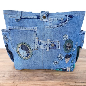 Upcycling-Jeanstasche – Umweltfreundliche, nachhaltige Handtasche mit einzigartigen Stickdetails