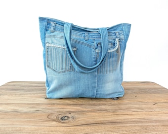 Bolso de hombro de mezclilla reciclada con dije hecho a mano