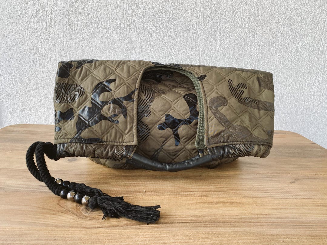 Elegante borsa tote militare mimetica realizzata con jeans denim