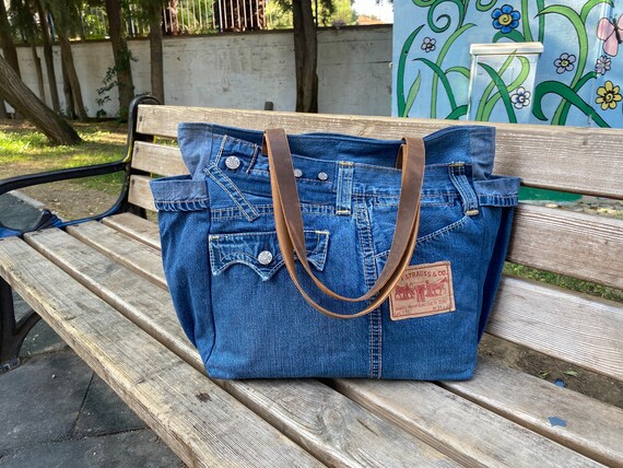Levi's Printed Paper Carry Bag