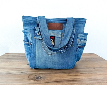Bolso tote de mezclilla desgastada con parche de calavera gótica. Monedero azul marino, bolso para portátil.