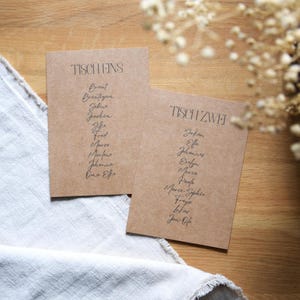 Numeri da tavolo con nomi | Schede personalizzate per la disposizione dei posti a sedere sospesi | Disposizione dei posti a sedere per il matrimonio | DIN A6, marrone