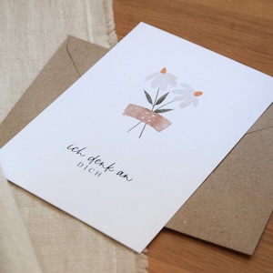 Postkarte Genesung "Ich denk an dich" DIN A6 | Genesungswünsche Karte | aus Recyclingpapier | Gänseblümchen mit Pflaster | Anteilnahme Karte