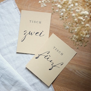 Tischnummern aus hellbraunem Kraftpapier | Tischnummern Karten für Hochzeiten, Taufen, Geburtstage | 10,5x14,8cm | hochwertige Karten 300g/m