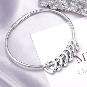 Braccialetto "Cuori della Nonna", con incisi i nomi dei nipoti - Gioielli personalizzati per la famiglia - Regalo per la Festa della Mamma