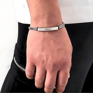 Pulsera de puño para hombre con grabado personalizado: nombres de niños, iniciales, fecha en números romanos y coordenadas. Regalo personalizado para el Día del Padre para tu esposo.