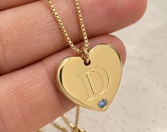 Collar con inicial de plata de ley y piedra natal, colgante de corazón grabado con tu letra y mes de nacimiento.