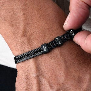 Herenarmband voor vader met kindernamen - op maat gegraveerde kraal - uniek familiecadeau voor opa - gepersonaliseerde vaderdagsieraden voor vader