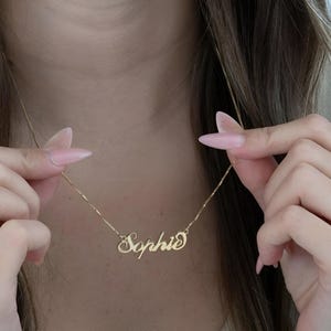 14K Massivgold Namenskette: Benutzerdefinierte Carrie Schriftart Anhänger