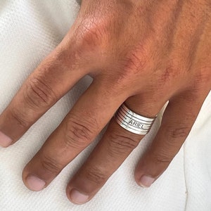 Anillo con nombre grabado personalizado - Joyería de plata de ley para hombre - Banda de 8 mm de ancho - Regalo para el Día del Padre