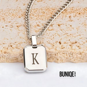 Collar con inicial para hombre - Mensaje oculto grabado personalizado - Colgante con placa de identificación pequeña y cadena de eslabones - Joyería personalizada para el Día del Padre