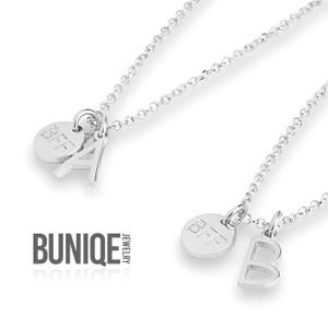 Collar BFF personalizado con inicial en plata de ley • Collar con dos dijes • Regalo de joyería personalizado para la mejor amiga