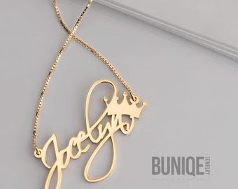 Crown Name Necklace in Cursive Letters Font