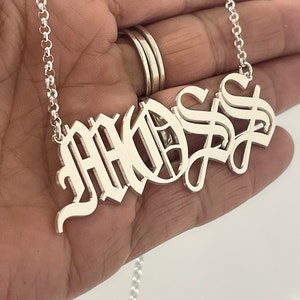 Collar grande con nombre inglés antiguo en plata de ley - Placa gótica con letras en negrita - Joyería personalizada - El mejor regalo para él o ella