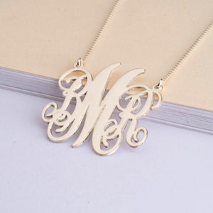 Collar con monograma de tres letras en plata de ley - Colgante con iniciales entrelazadas - Regalo con monograma - Joyas personalizadas para ella