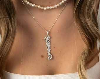 Vertical Name Necklace Carrie Font