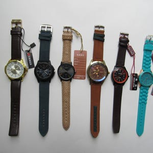 Lot of 6 assorted vintage watches -  running condition